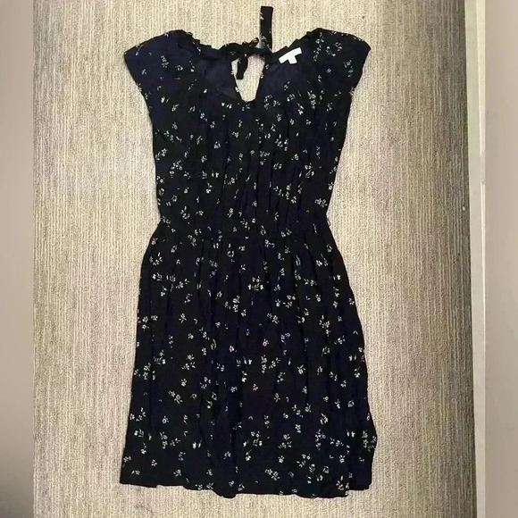 LC MEDIUM PLEATED NAVY FLORAL DRESS - Picture 7 of 12